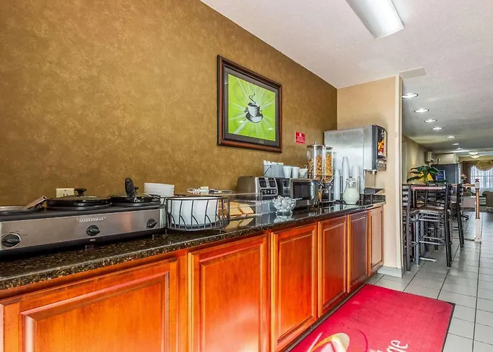 Econo Lodge Inn&Suites Evansville