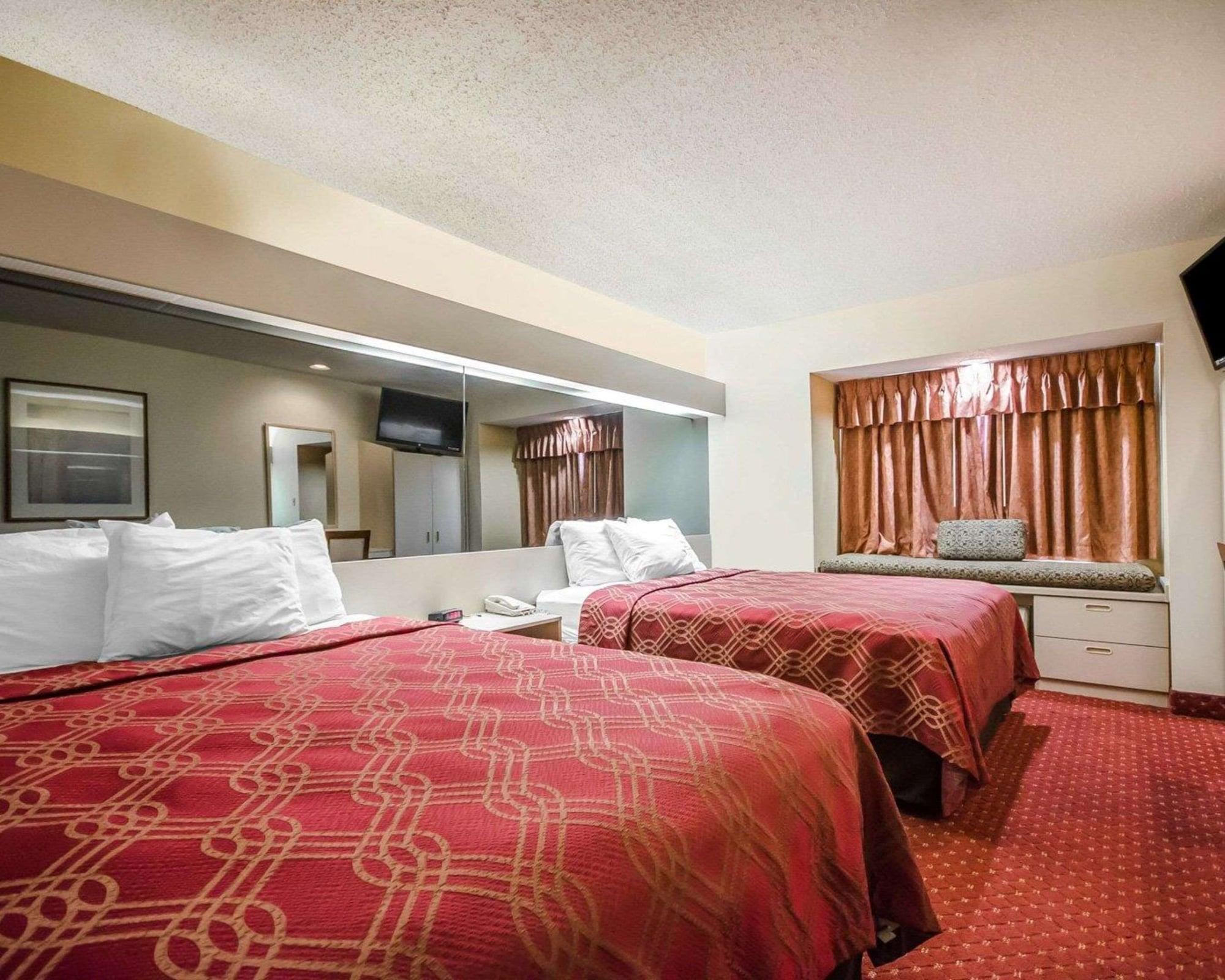 Hotel Econo Inn&suites Evansville 2*
