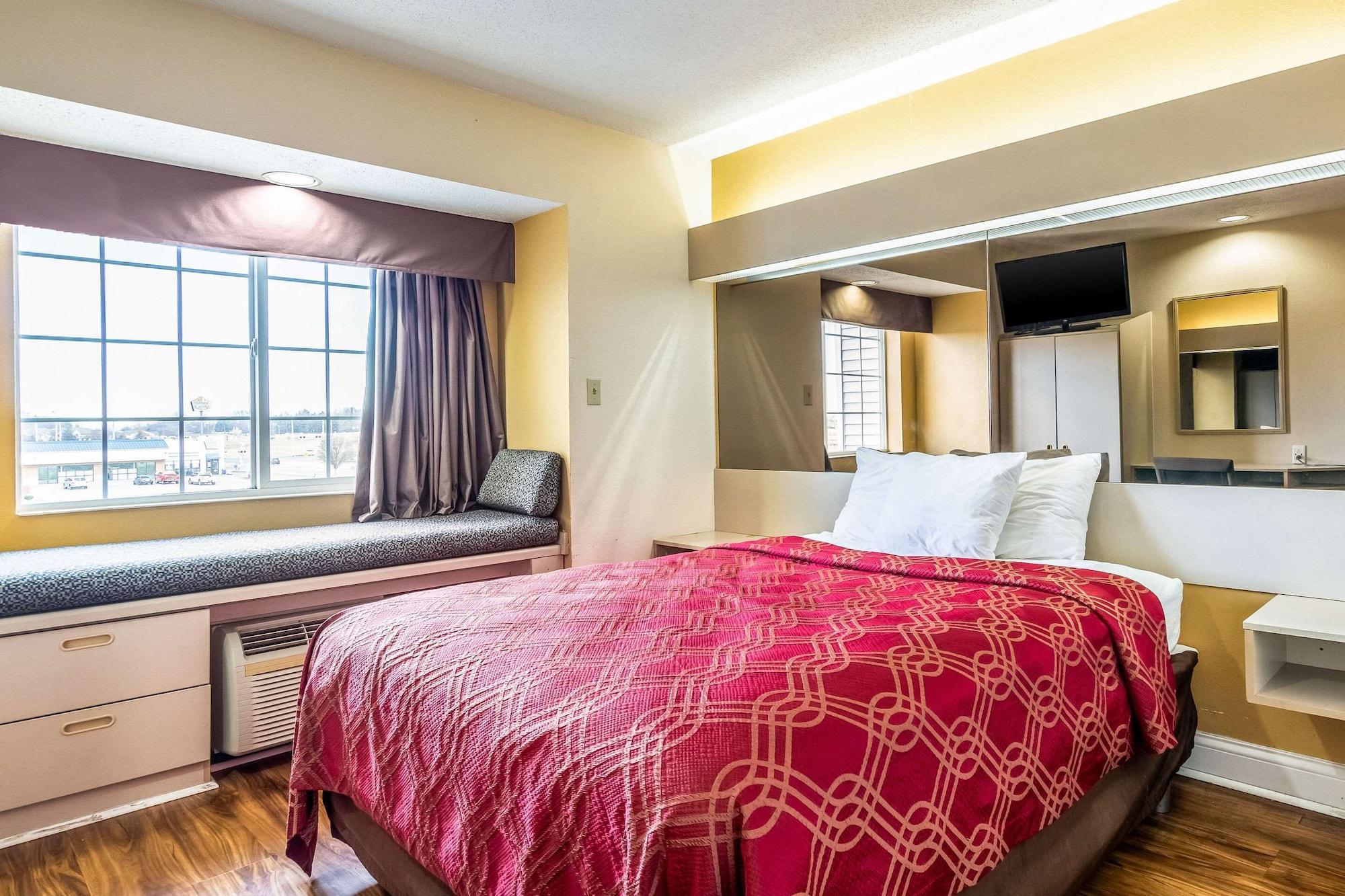 Econo Inn&suites Evansville Hotel