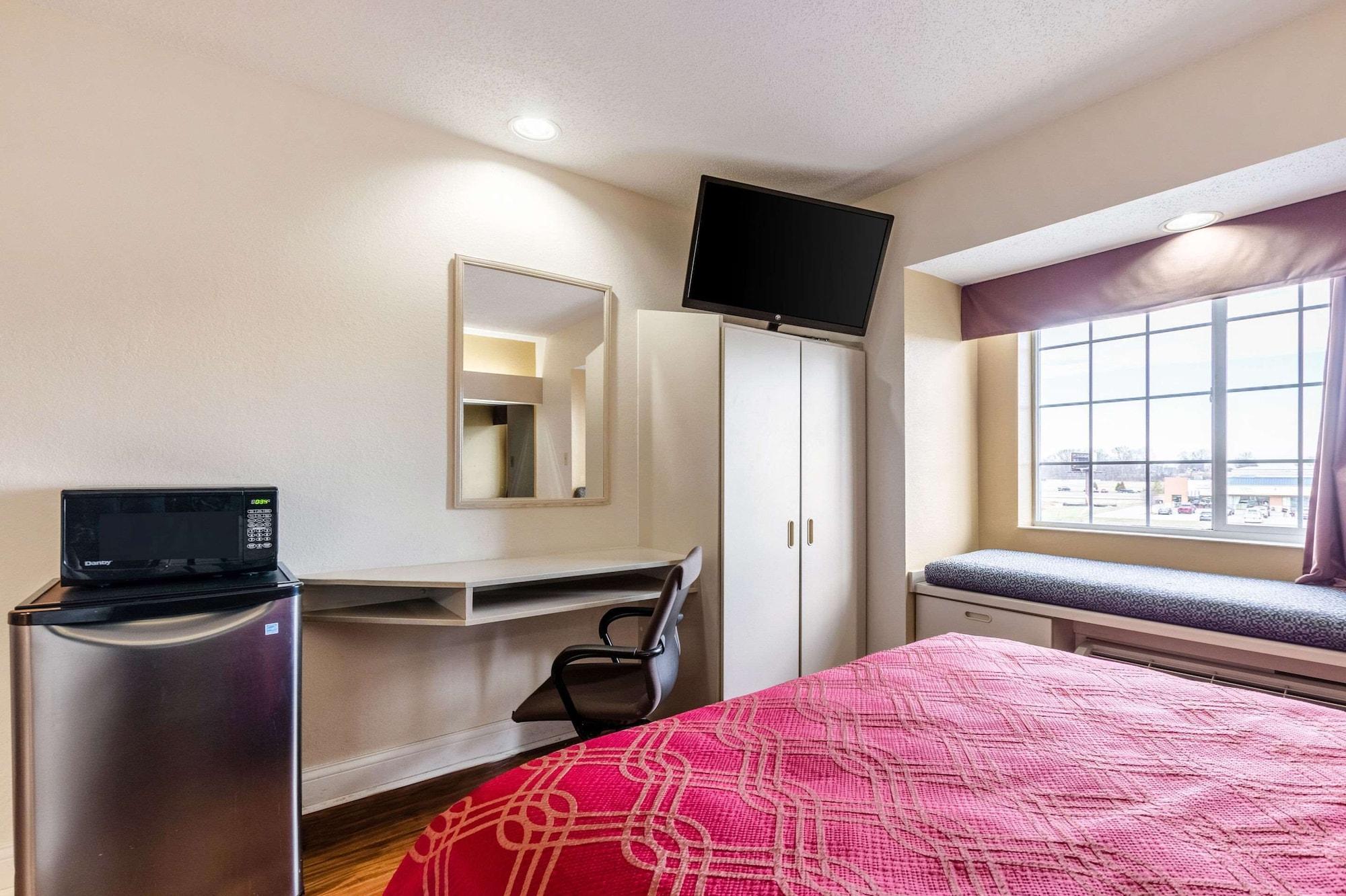 Hotel Econo Inn&suites Evansville 2*