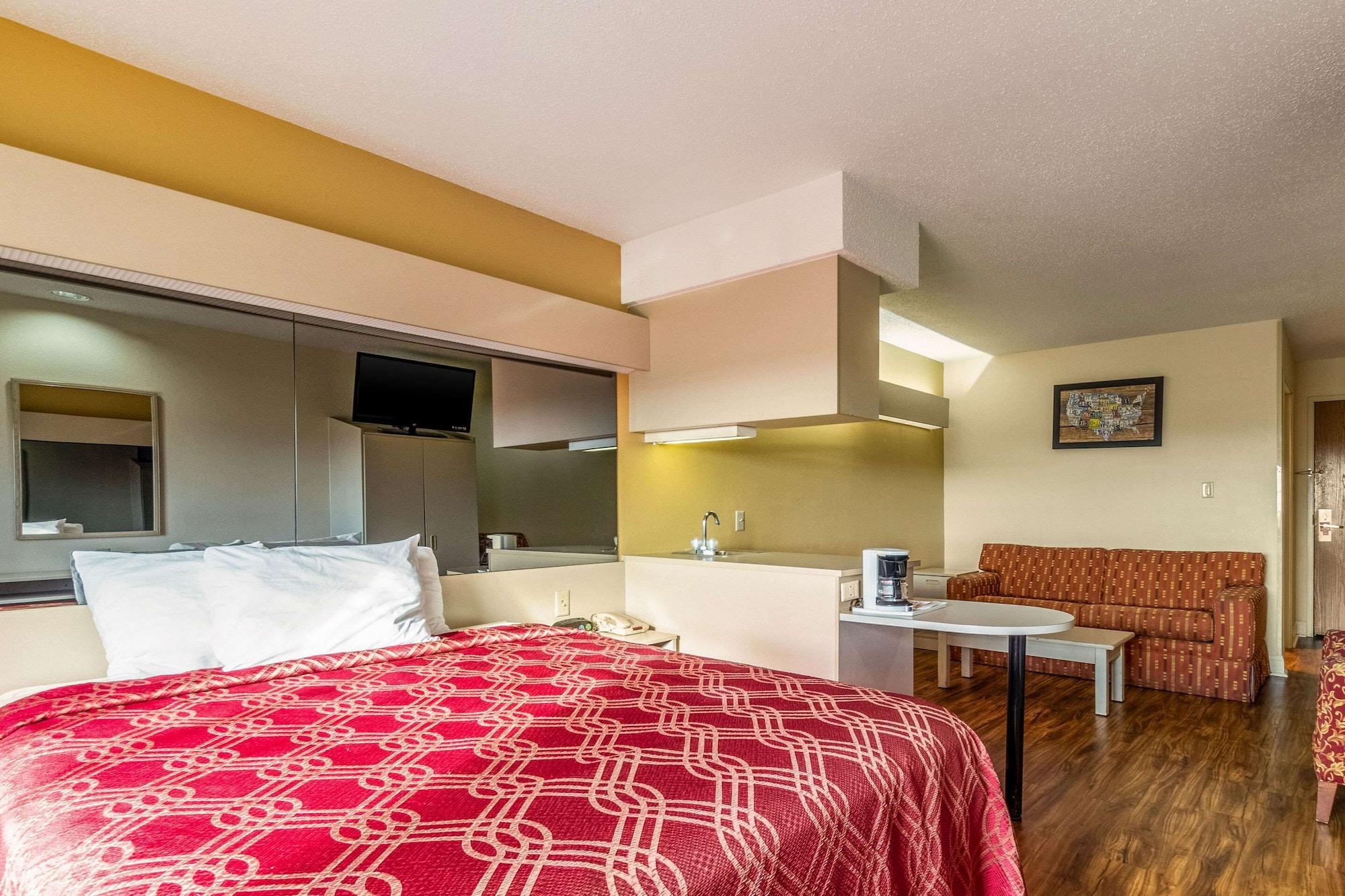 Hotel Econo Inn&suites Evansville 2*