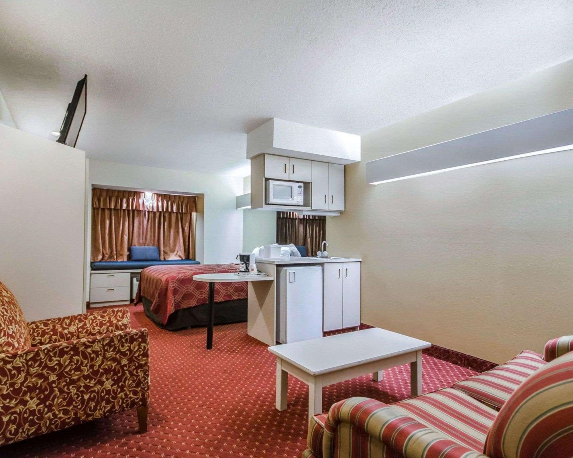 Econo Inn&suites Evansville Hotel 2*