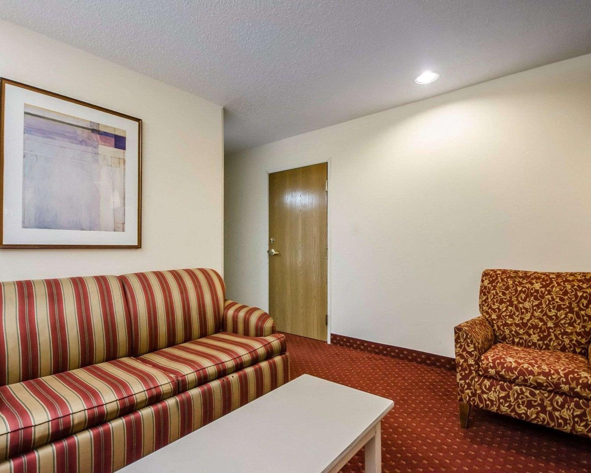 Econo Inn&suites Evansville Stevenson