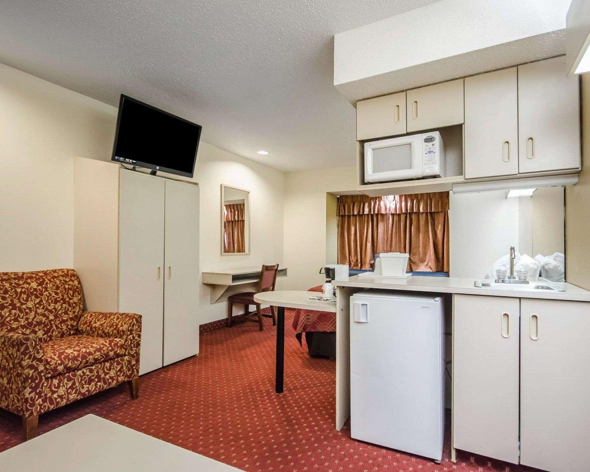 Hotel Econo Inn&suites Evansville Stevenson