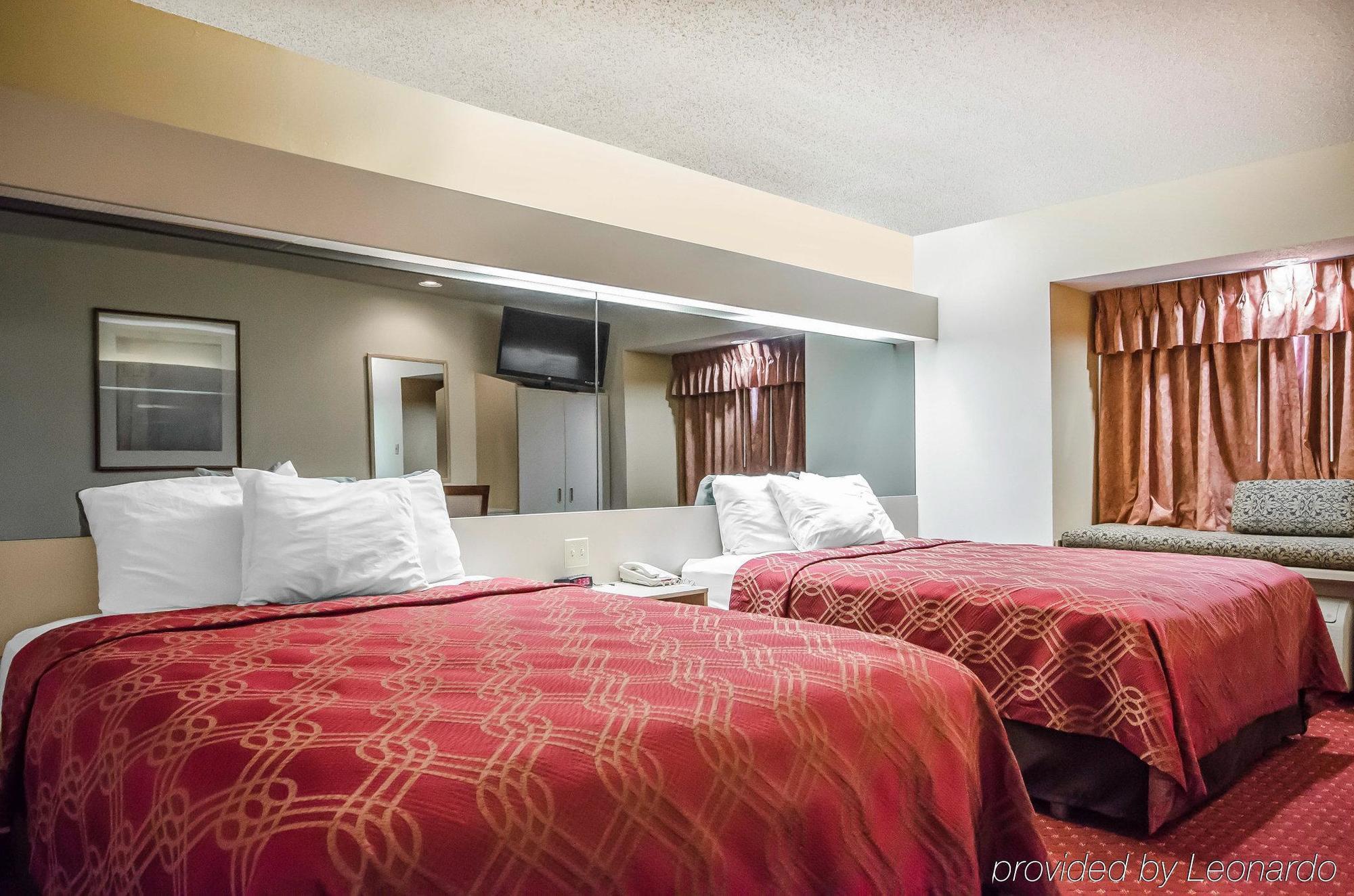 Econo Inn&suites Evansville Hotel