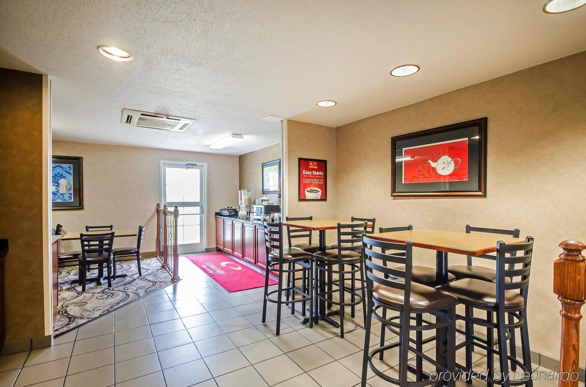 Hotel Econo Inn&suites Evansville 2*