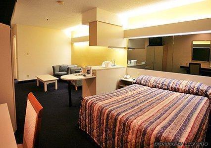 Econo Inn&suites Evansville Hotel