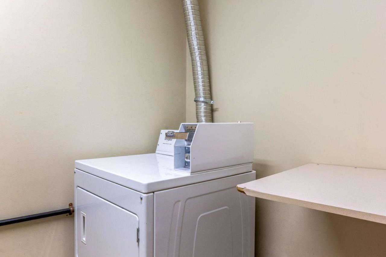 Econo Inn&suites Evansville 2*